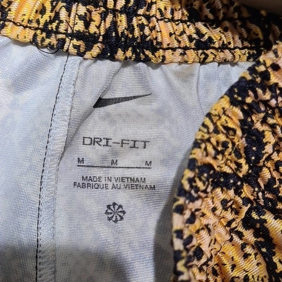 Nike Fly Gold Black Shorts Size Medium NWT - Picture 4 of 8